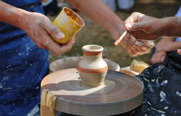 Manual making of an earthenware pot — Stock Photo, Image