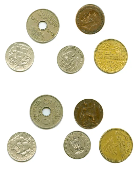 Stare monety po obu bokach wycięcia — Zdjęcie stockowe