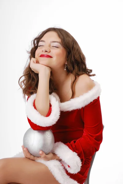 Щаслива дівчина-підліток мріє з різдвяним м'ячем Стокова Картинка