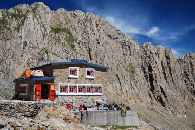 sığınma des sarradets cirque de gavarnie otelleri.