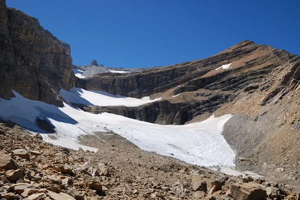 Mountain with glacier and moraine at the cirque de Gavarnie. — Stock Photo, Image