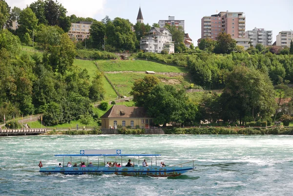 De bovenste rivier de Rijn in de buurt van neuhausen. — Stockfoto