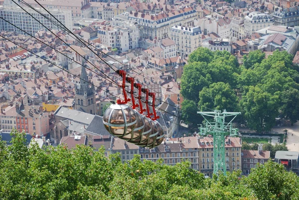 Cable cars over the city Grenoble. — Stock Photo, Image