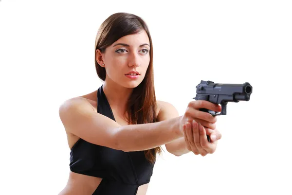 Mooie vrouw, pogend een pistool. — Stockfoto