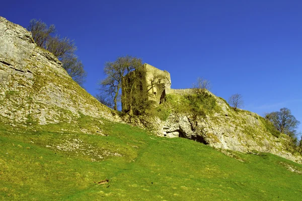 Peveril slott på castleton, i dales. — Stockfoto