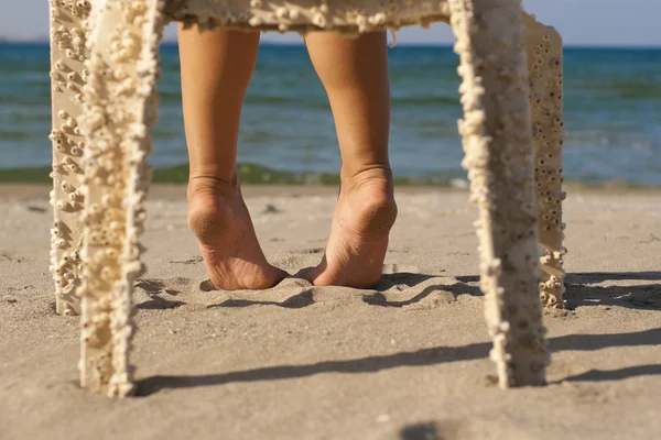 Fötter på sanden — Stockfoto