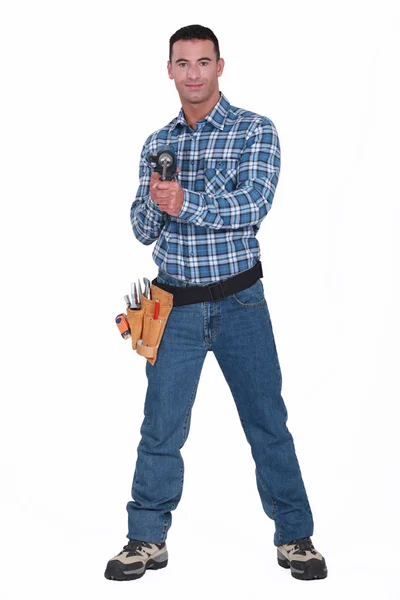 Handyman sosteniendo un taladro de potencia inalámbrico — Foto de Stock