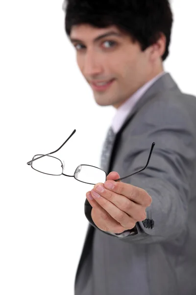 Biznesmen przekazanie jego okulary. — Zdjęcie stockowe
