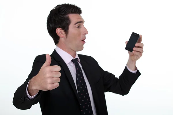 Polegares acima de um homem de negócios com um celular — Fotografia de Stock