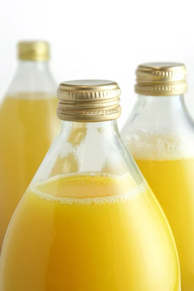 Tres botellas de jugo de frutas — Foto de Stock