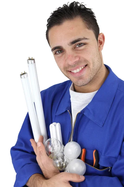 Eletricista com uma variedade de lâmpadas — Fotografia de Stock