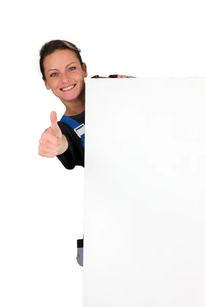 Kobieta za biały panel — Zdjęcie stockowe