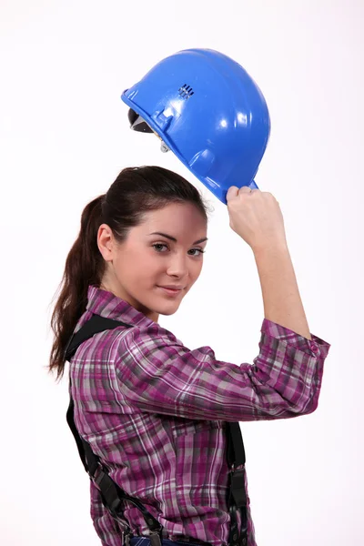 Žena zvyšování její čepice — Stock fotografie