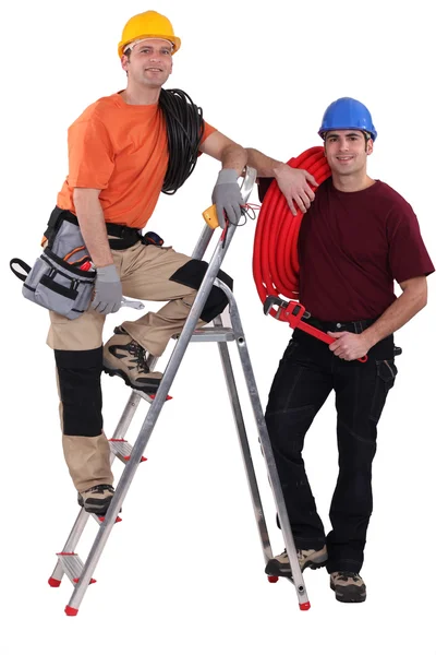 Ett team av hantverkare som poserar med sina verktyg — Stockfoto