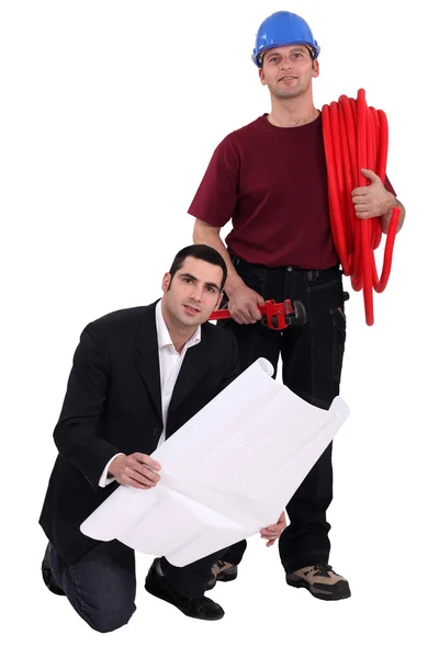 Handlowiec i inżynier stojących obok siebie — Zdjęcie stockowe