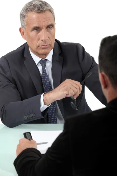 Businessman listening to a colleague — Stock Photo, Image