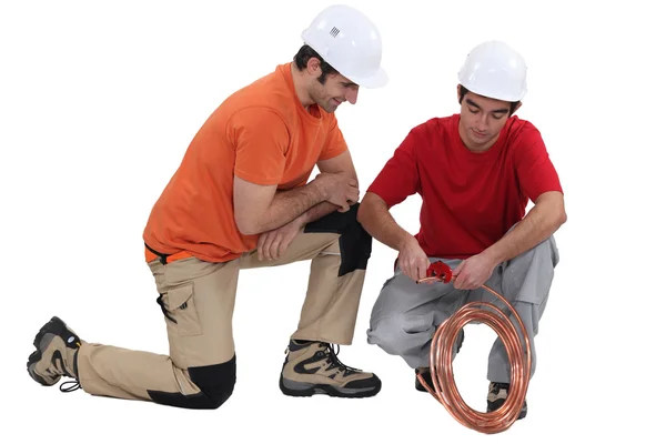 Two plumber preparing copper pipe — Stock Photo, Image