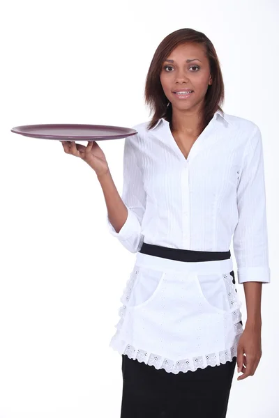 Kelnerka gospodarstwa pusta taca — Zdjęcie stockowe