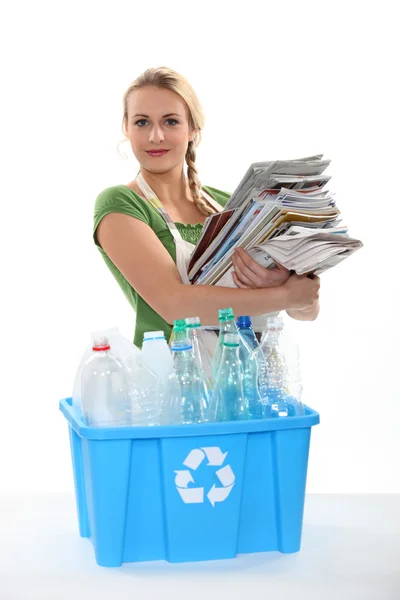 Recycling van papier en plastic flessen — Stockfoto