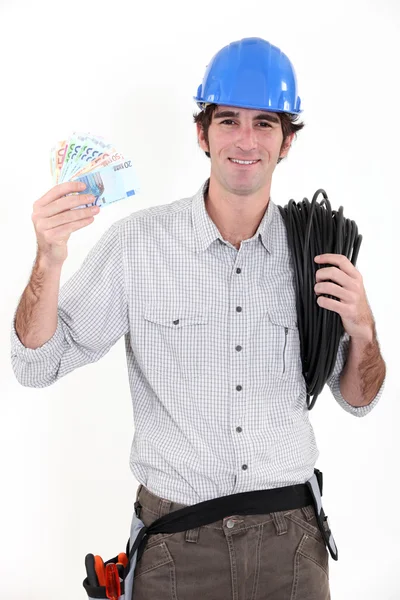 Eletricista fazendo economias — Fotografia de Stock