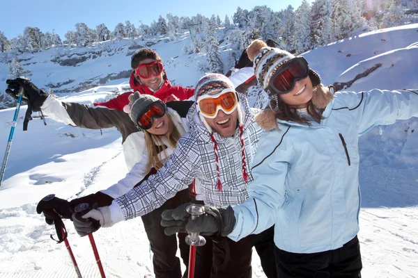 Amigos de esqui — Fotografia de Stock