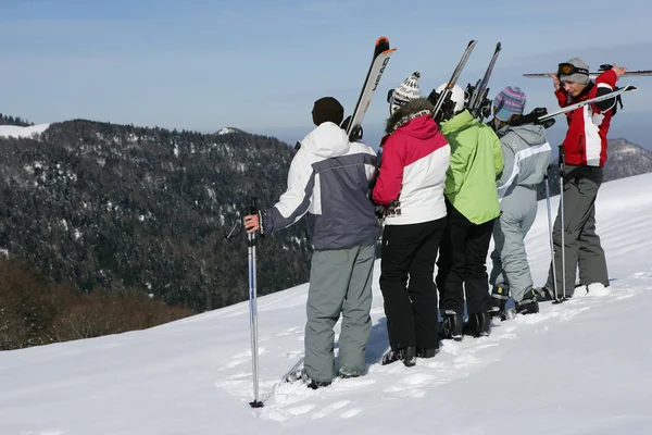 Mládež, lyžování — Stock fotografie