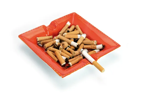Sigaretten in een asbak — Stockfoto