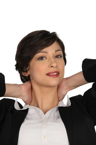 Kadının kafasının arkasındaki kollu — Stok fotoğraf