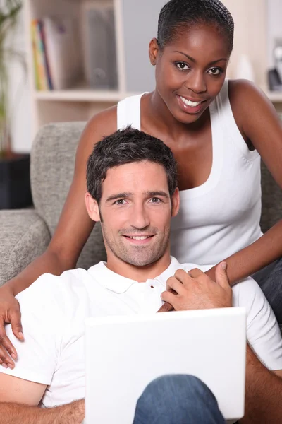 Couple sitting on sofa gray — Stock Photo, Image