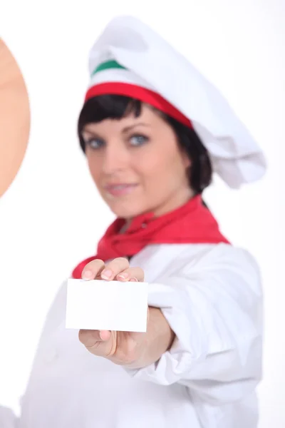 Pizza chef holding up a blank businesscard — Stock Photo, Image