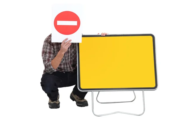 Worker with blank road sign — Stock Photo, Image