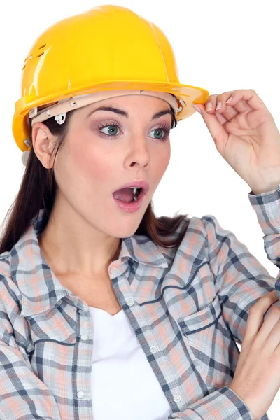 ショックを受けた女性の建設労働者 — ストック写真