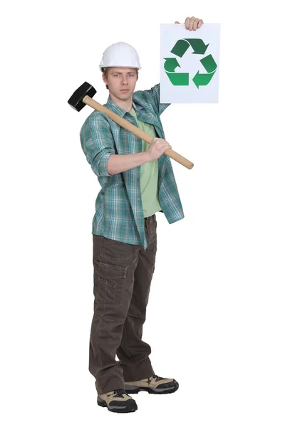 Obrero sosteniendo cartel de reciclaje — Foto de Stock
