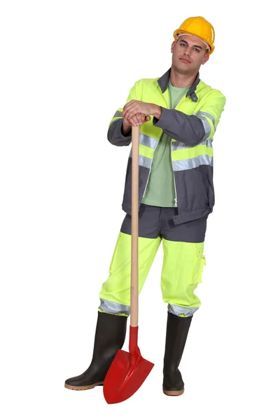 Elinde kürekle inşaat işçisi — Stok fotoğraf