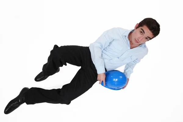 Casual jovem arquiteto deitado no chão — Fotografia de Stock