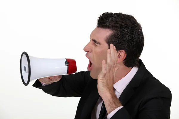 Uomo d'affari che urla attraverso il megafono — Foto Stock