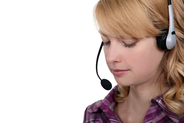 Vrouw met een headset — Stockfoto