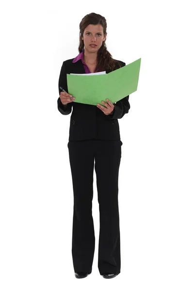 Portrait of young businesswoman standing files in hand — Stock Photo, Image