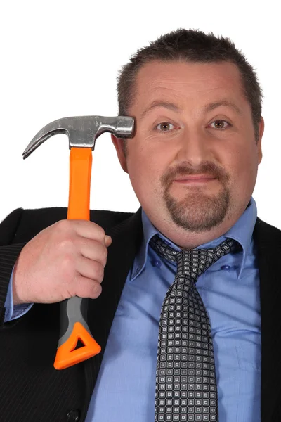 Uomo d'affari con un martello — Foto Stock