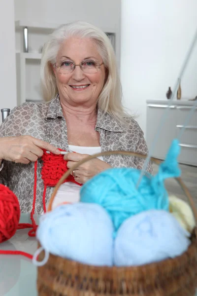 編み物の祖母 — ストック写真