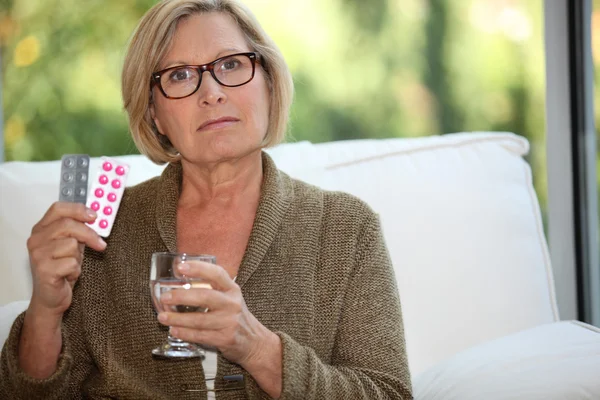 Woman about to take her medication — Stock Photo, Image