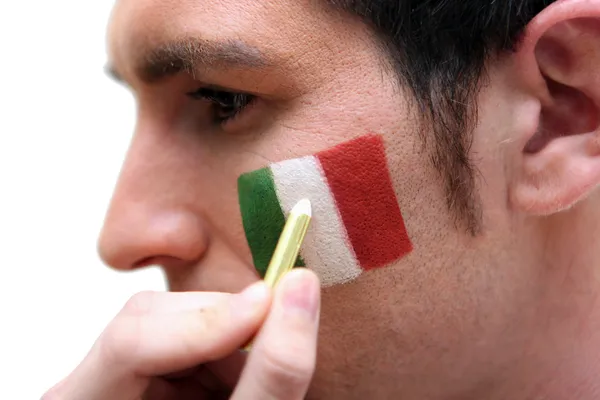 Man har den italienska flaggan målad på kinden — Stockfoto