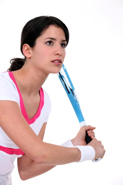 Studio shot van een vrouw spelen tennis — Stockfoto