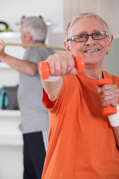 Couple de personnes âgées décidant de rester en forme — Photo