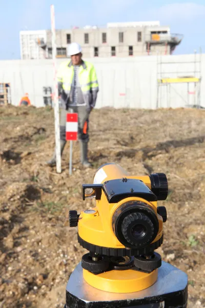 Surveyor working on site — Stock Photo, Image