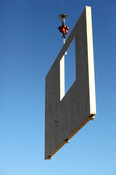 Żuraw, podnoszenia ścian betonowych — Zdjęcie stockowe
