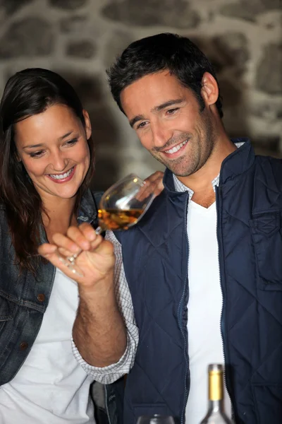 A couple tasting wine — Stock Photo, Image