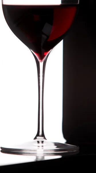 Palack és pohár vörösbor — Stock Fotó