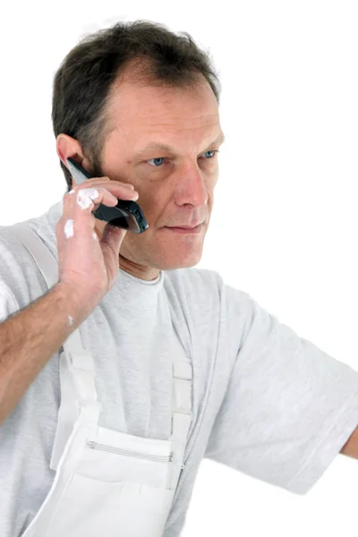 Pintor hablando en su teléfono móvil — Foto de Stock