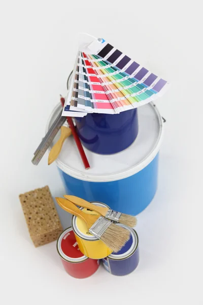 Färg, färgrutor och penslar — Stockfoto